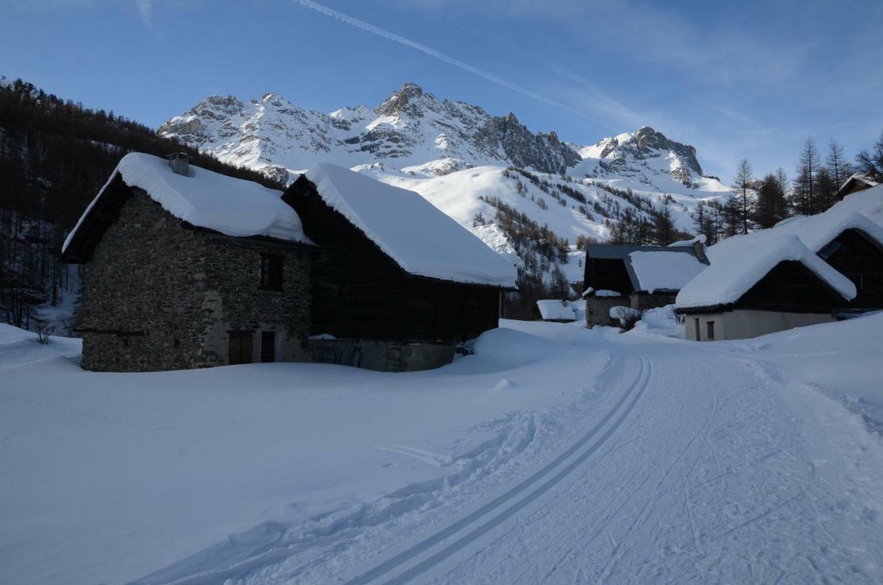 Appartement Dans Maison Entre Savines Et Embrun Crots Bagian luar foto